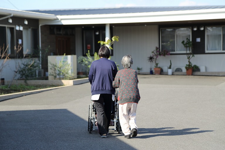 看護師・精神保健福祉士など専門職員が24時間対応